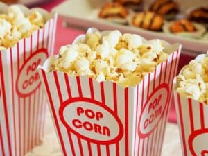 kids-outdoor-party-ideas-2-movie-watching