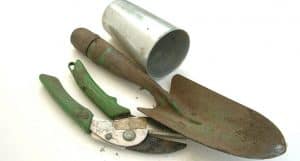 reduce-plastic-use-garden-7-use-metal-or-wooden-tools