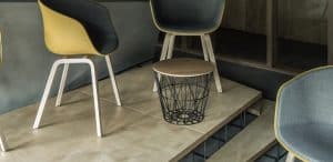 10-diy-outdoor-furniture-9-wire-basket-table-unsplash