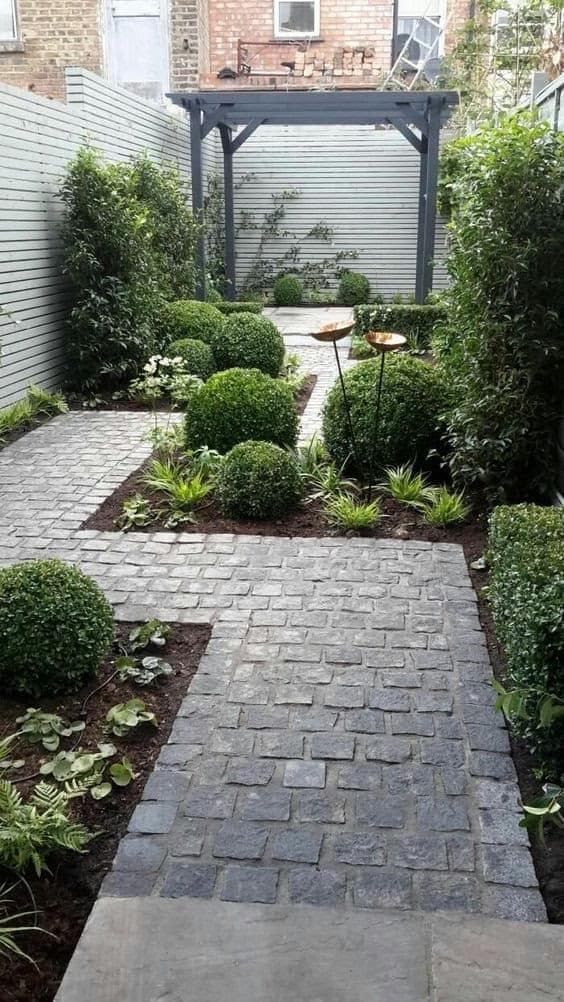 A tin garden with a traditional cobbled path