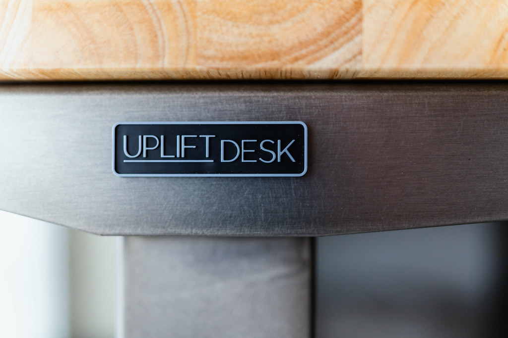 Adjustable standing desk
