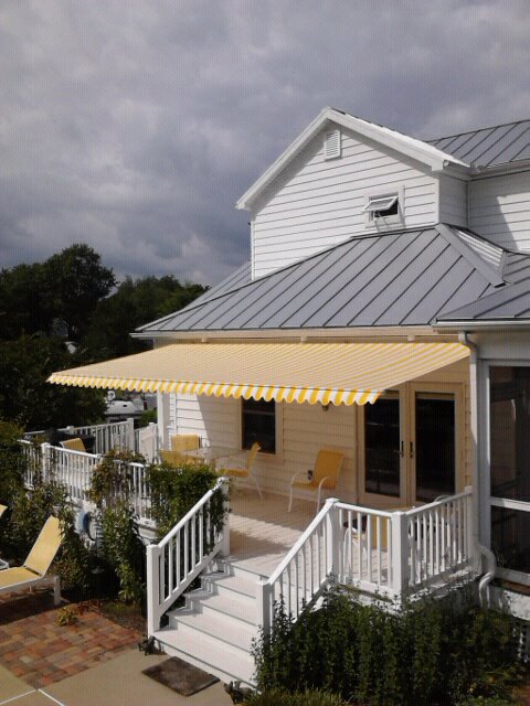 Retractable canopy in yellow stripes