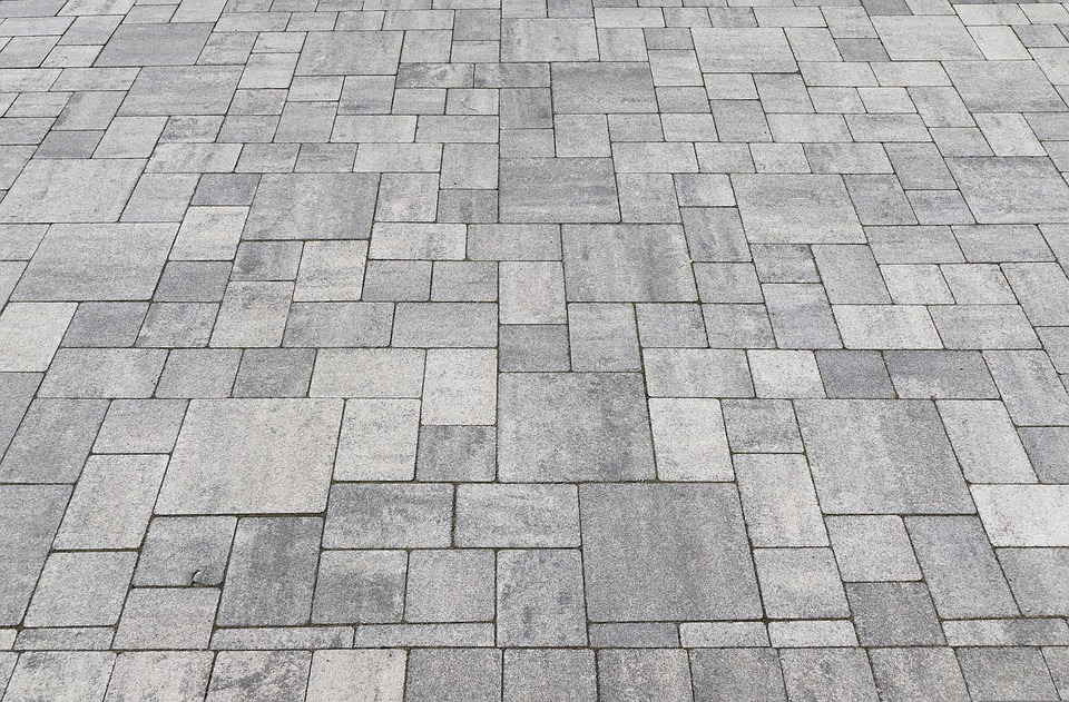 Silver grey sandstone patio paving