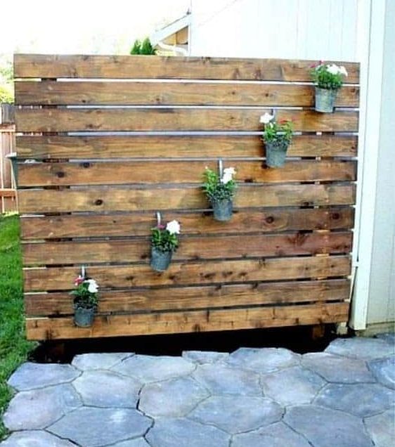 Wooden planks for separating spaces in the backyard