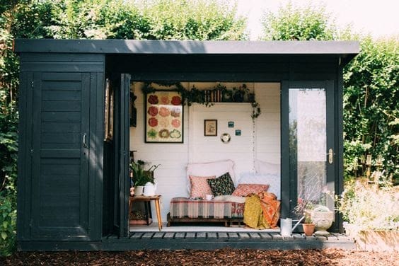 A cute cabin style perfect for small gardens
