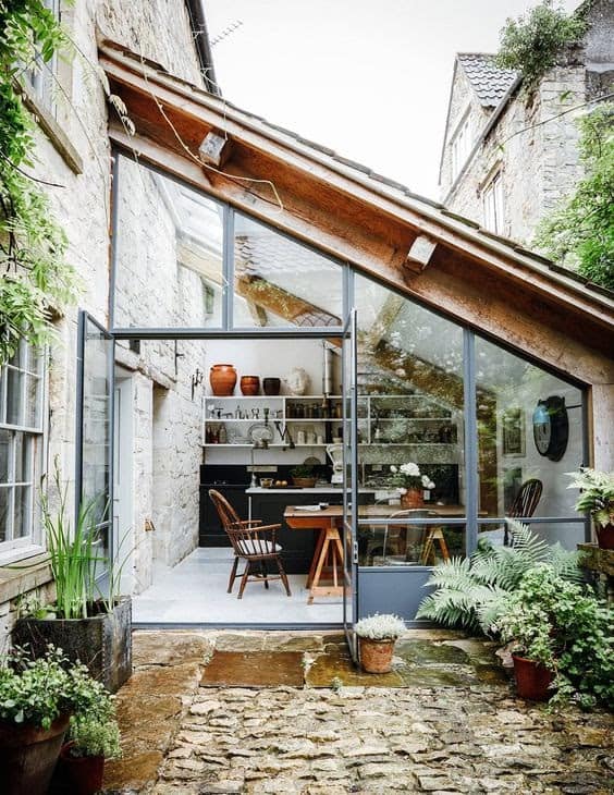 Unique and modern little getaway in the garden