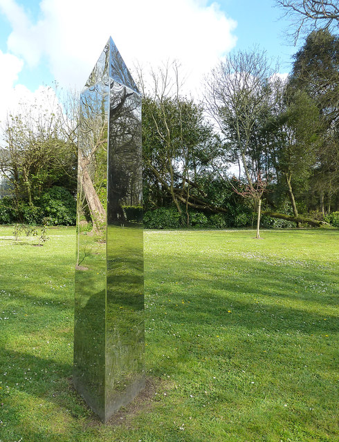 Garden mirror with a Washing monument-like shape