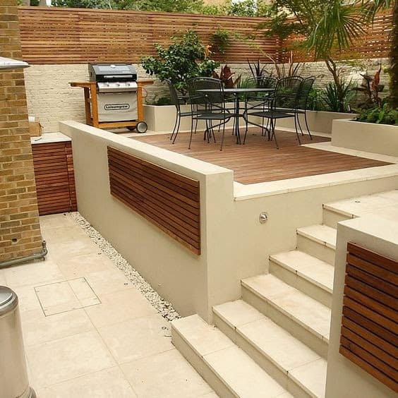 Contemporary chic garden with decking and pale-coloured paving stones
