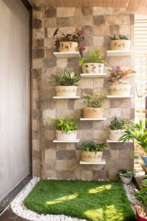 Pretty wall and pots