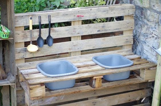 DIY mud kitchen made from old pallets