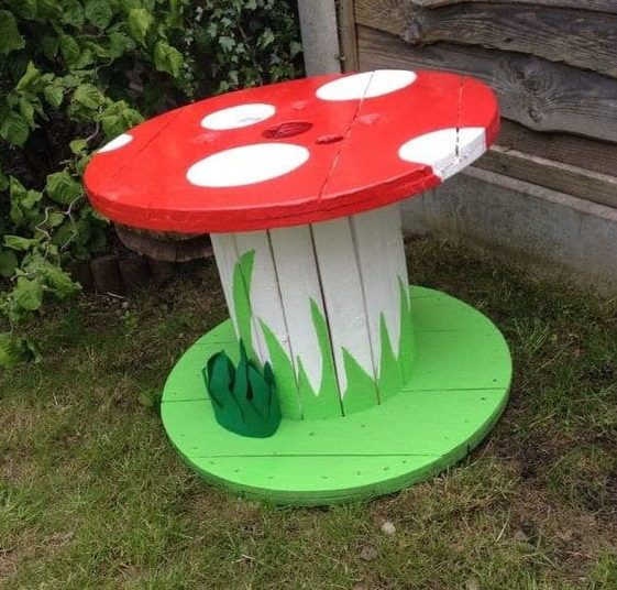 Toad-shaped outdoor table