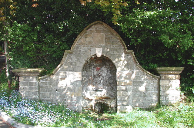 Stone wall fountain