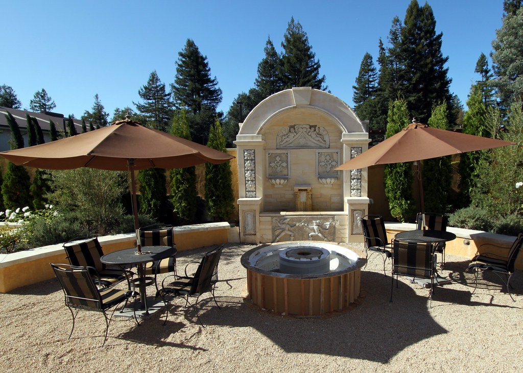 Outdoor lounge with fire pit
