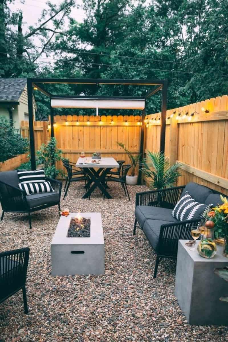 Pergola with rolling canopy