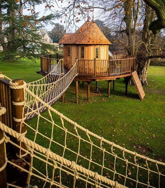 Magical-looking garden treehouse