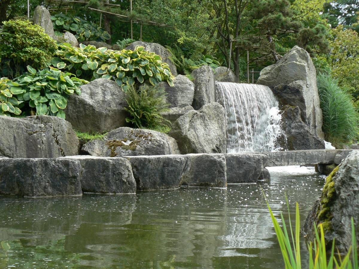 Rock garden fountain