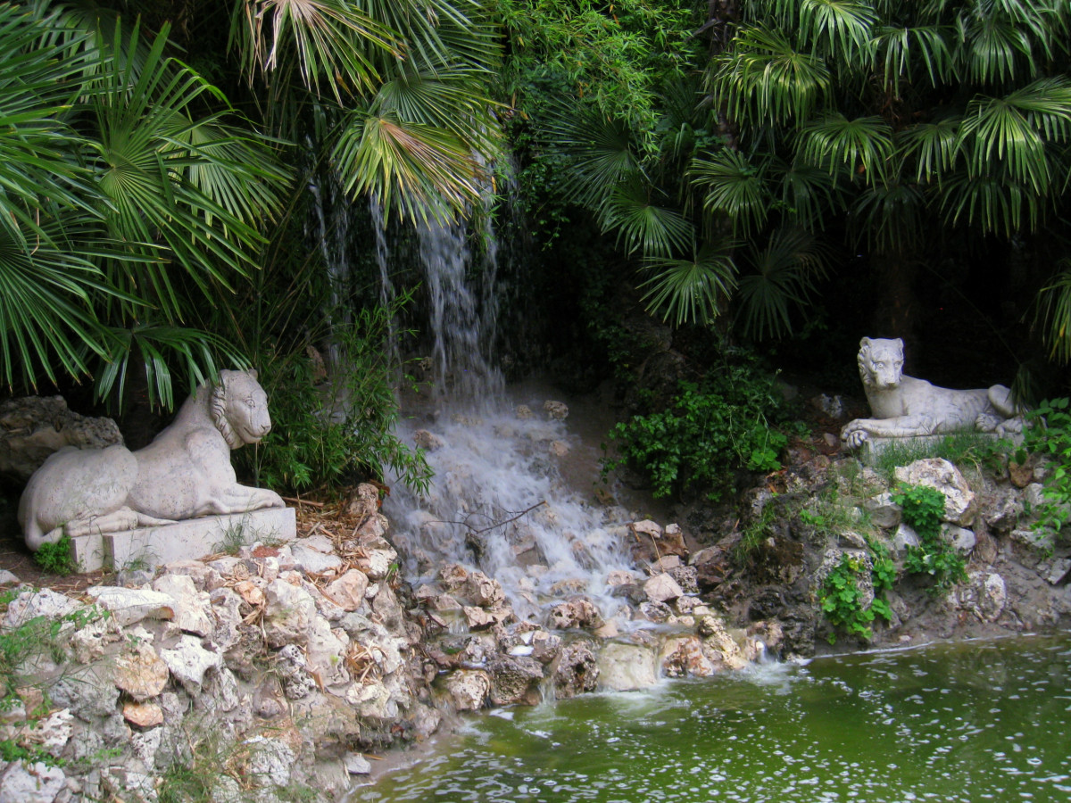 Zen mini waterfall