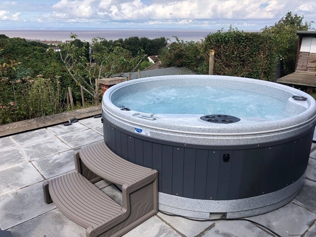 Outdoor hot tub with steps