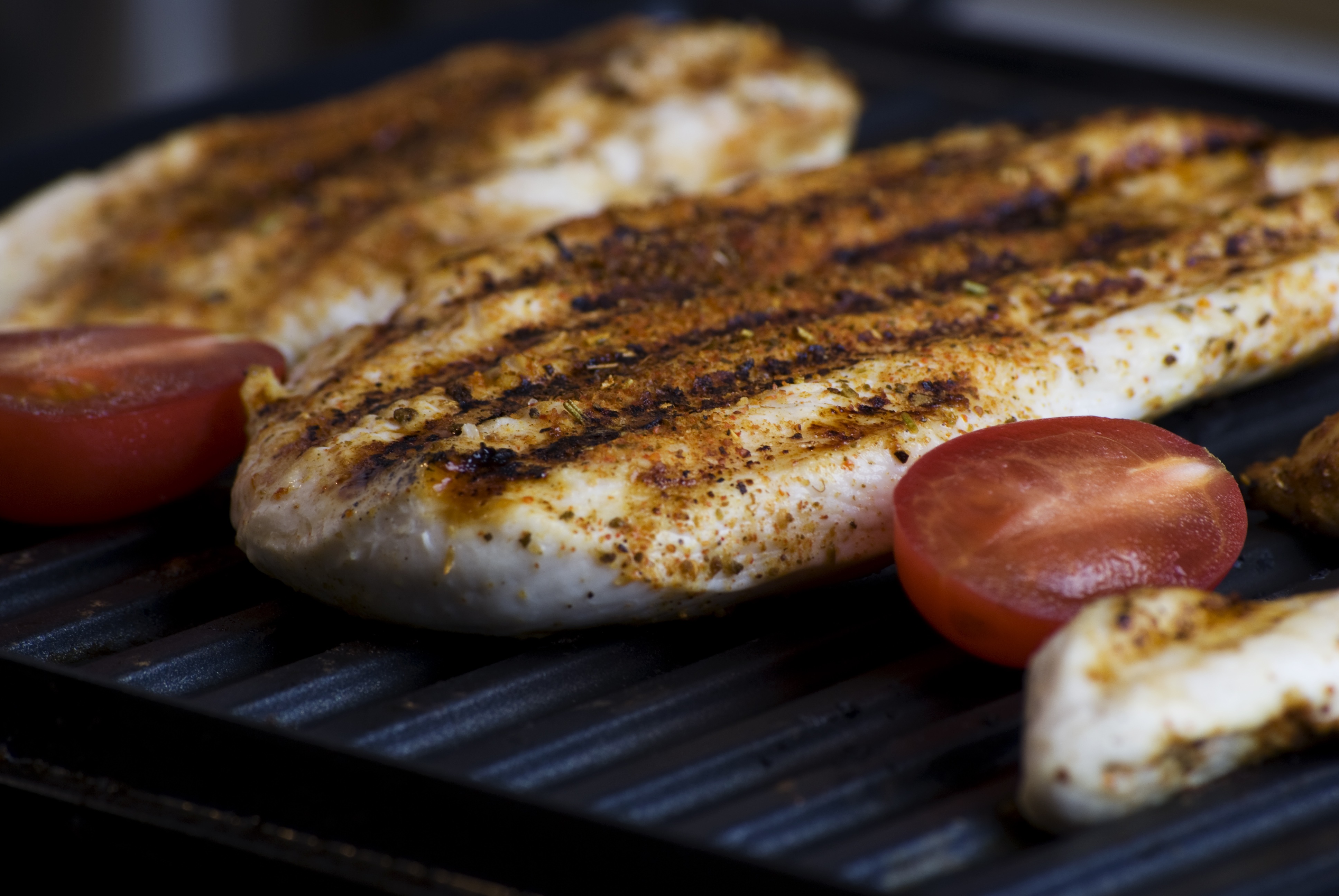Grilled chicken breasts with tomatoes