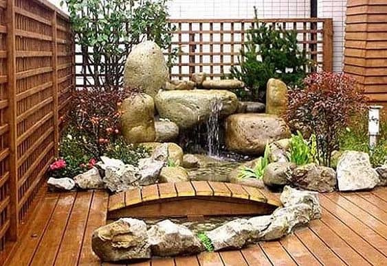 Minimalist wooden garden