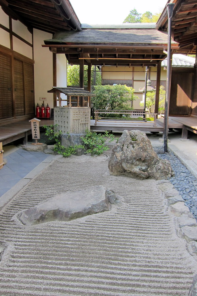 Simple mini Zen backyard