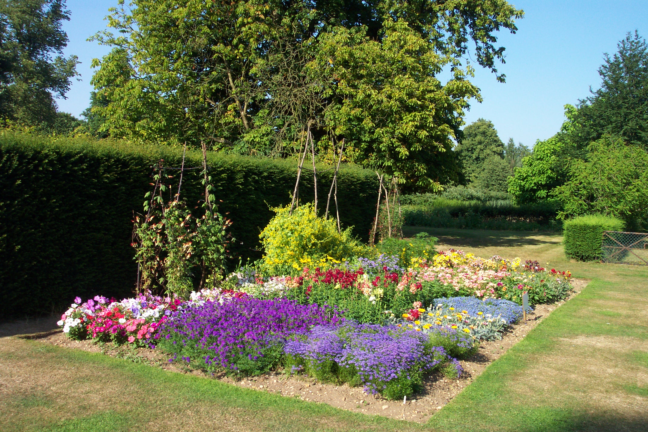 Small Square Garden Design Ideas Small Square Garden Design Ideas
