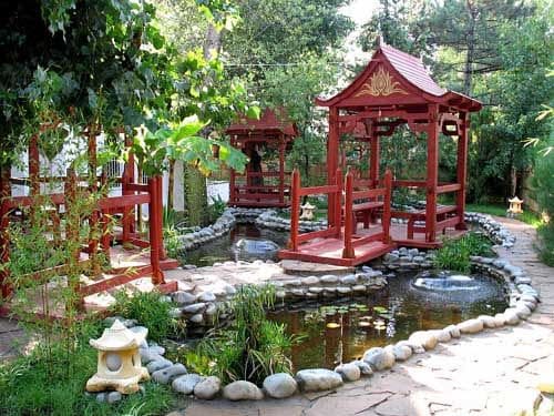 Chinese red pavilions with pond