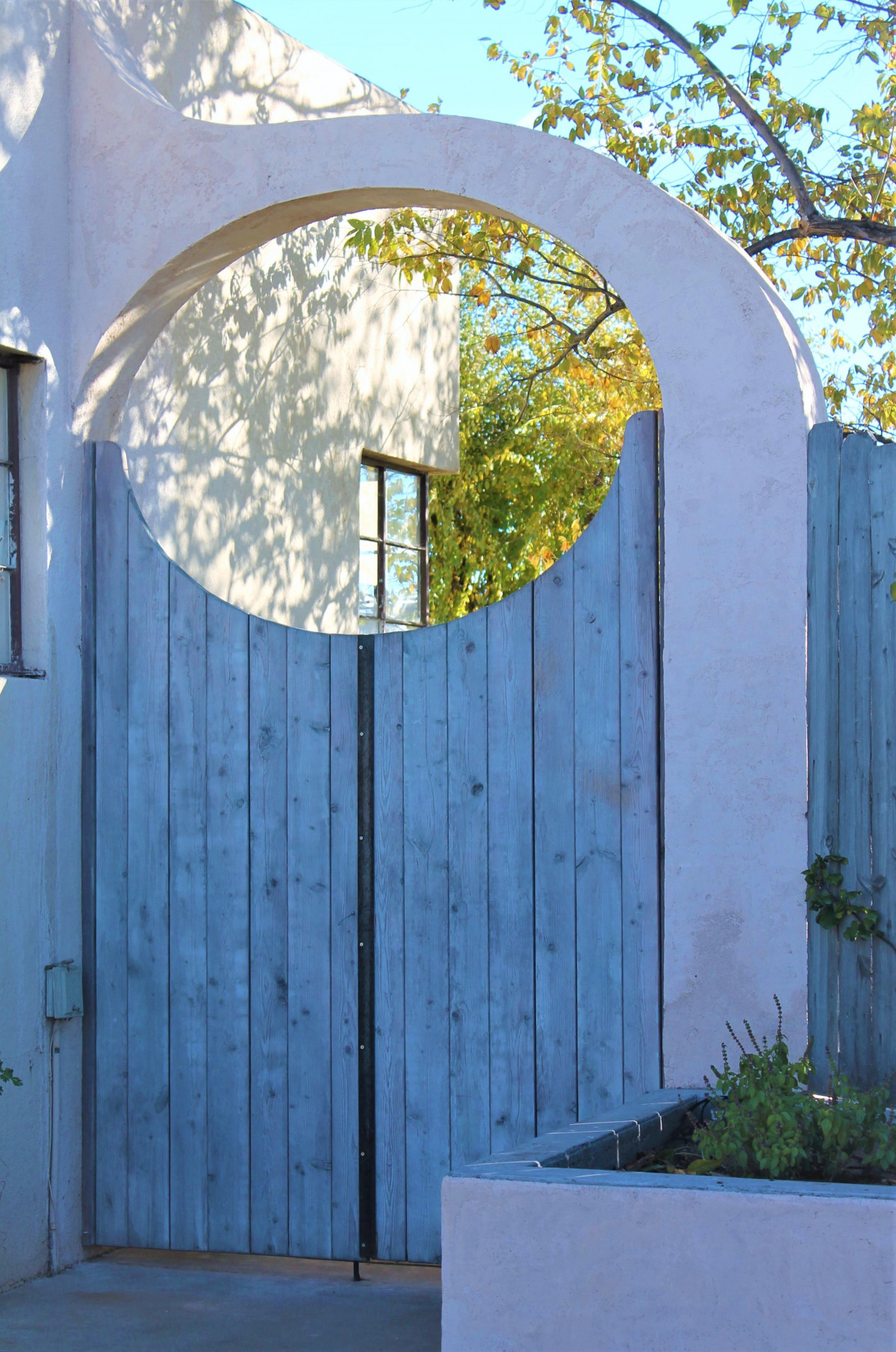 Greece-style small blue gate