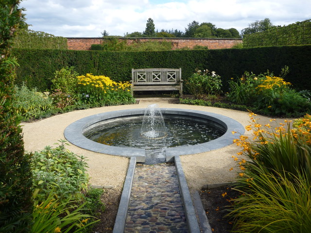 The Alnwick Garden : A Private Circle In The Walled Garden