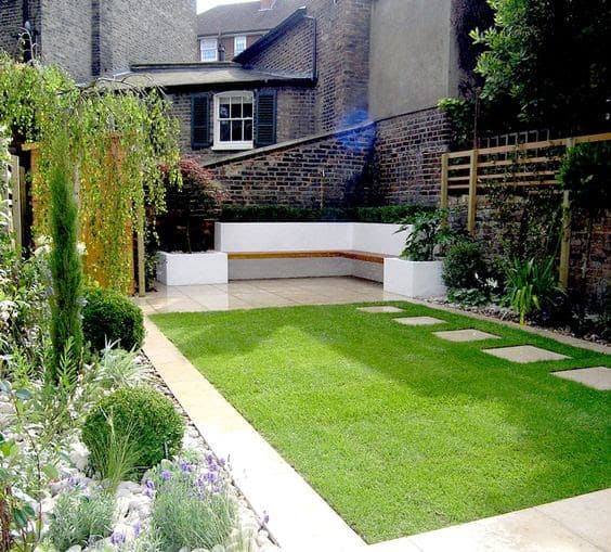 Garden bed with bench seating