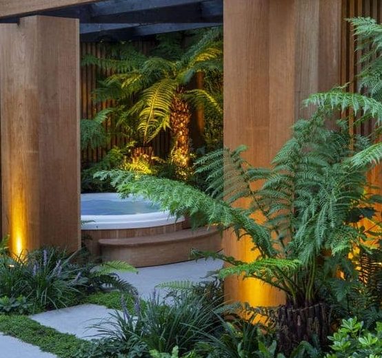 Jacuzzi in the jungle for some relaxing baths surrounded by palm trees and exotic bushes