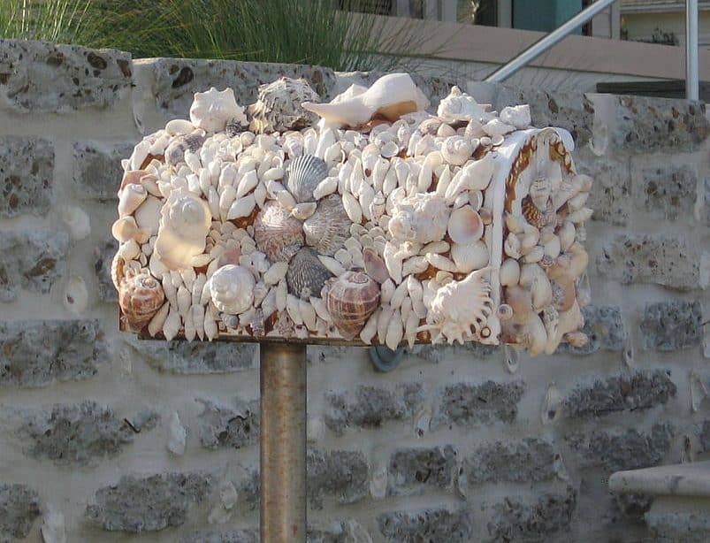 DIY seashell mailbox
