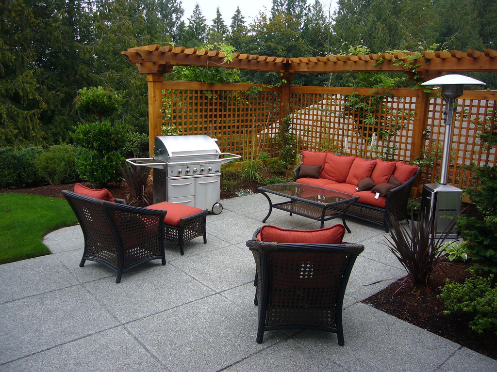 Small patio garden with trellis as privacy screening, BBQ grill and patio electric heater