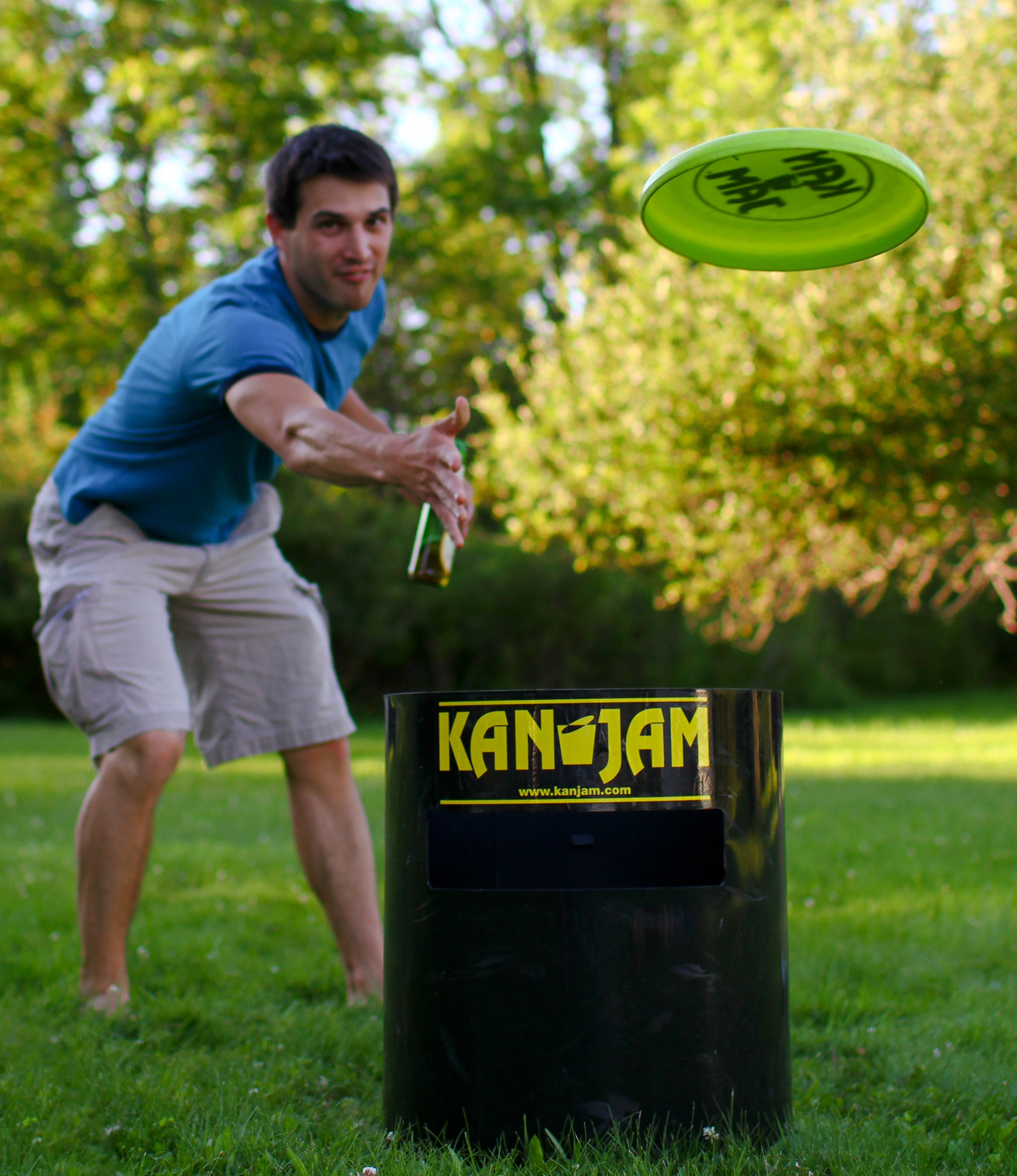 A man playing Kan Jam