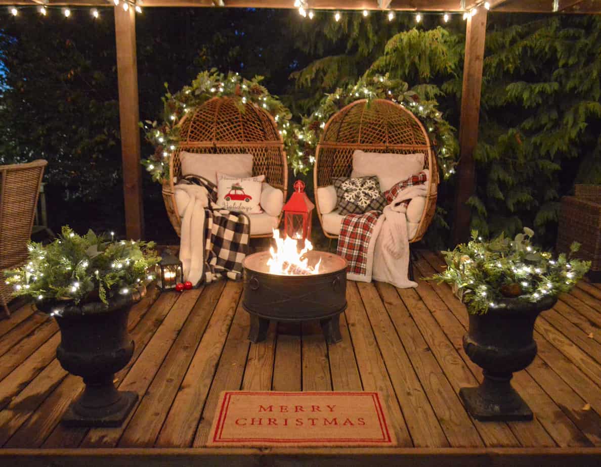 Red and green simple patio setup for the Christmas holiday