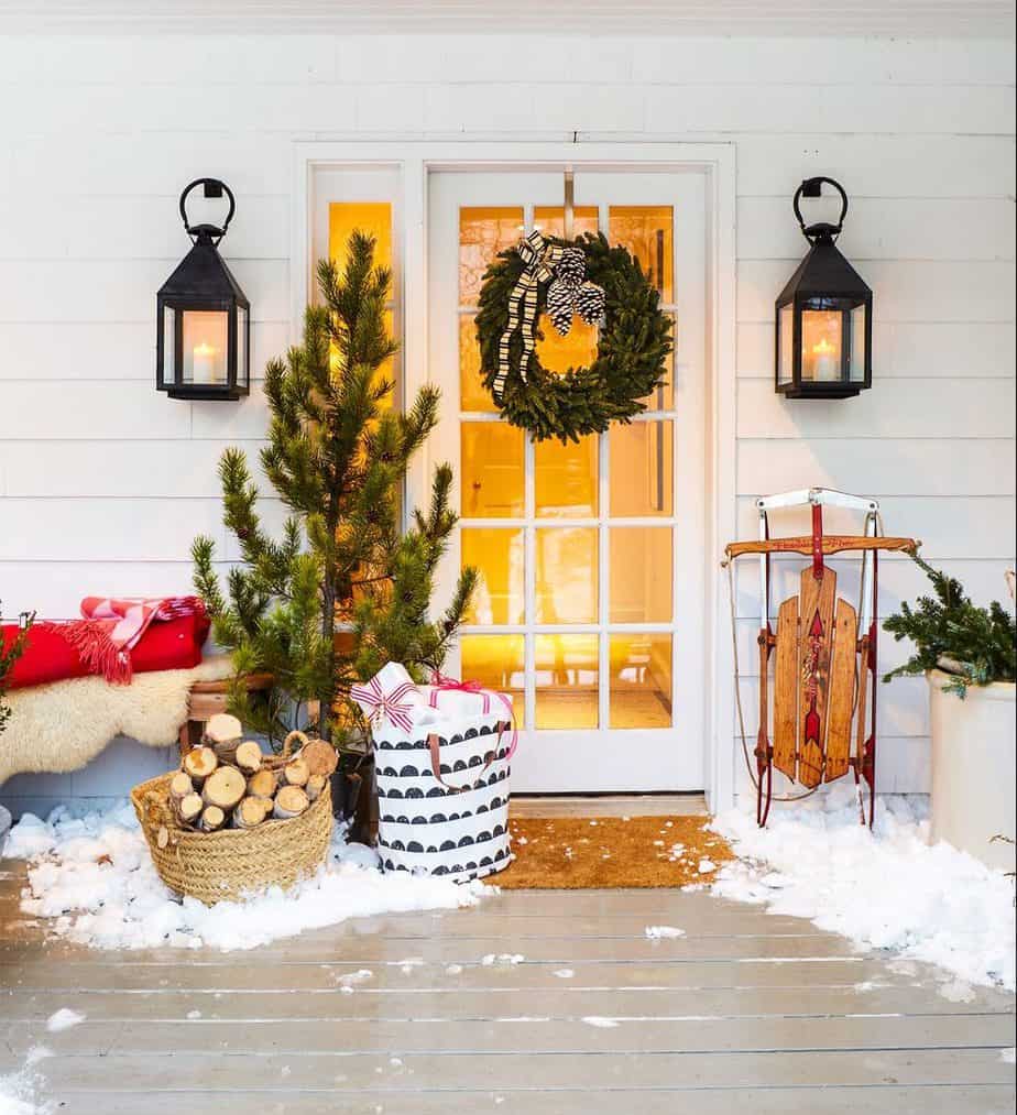 Front porch with a shed display