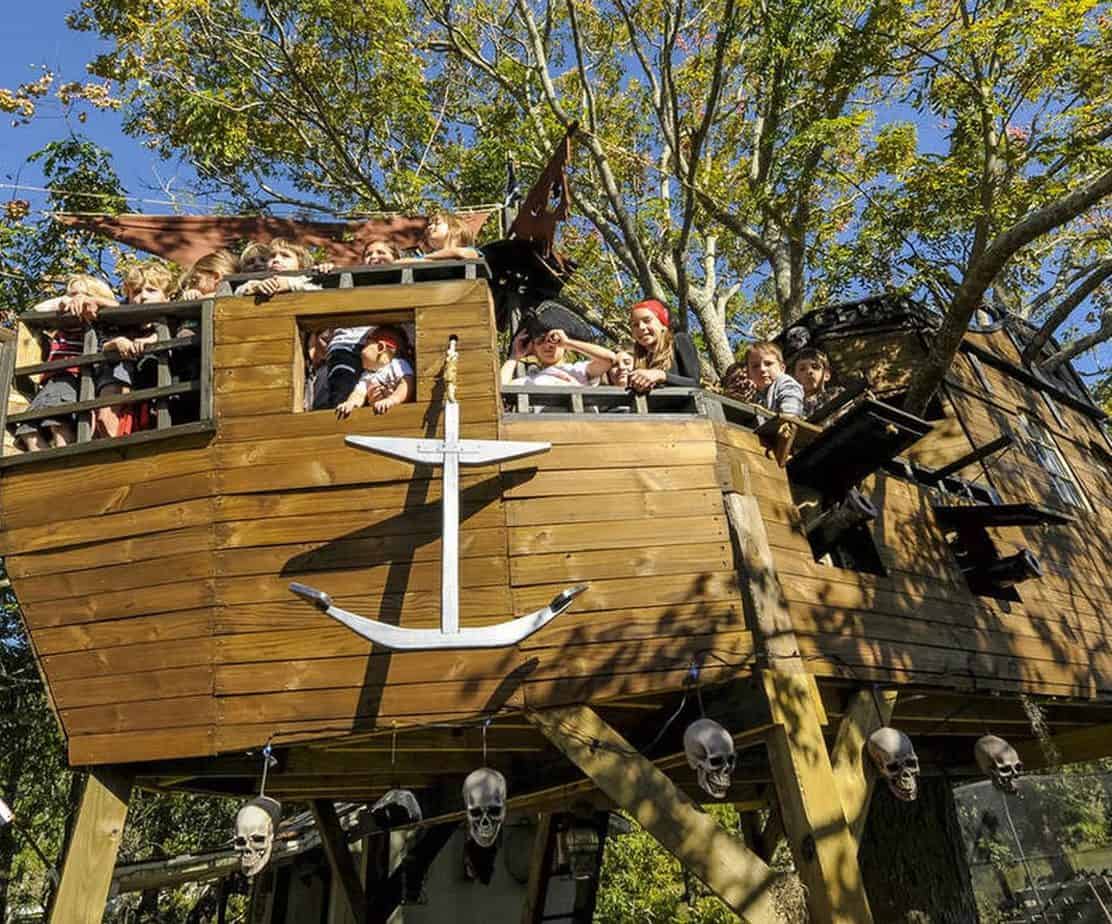 Pirates ship inspired treehouse for the kids