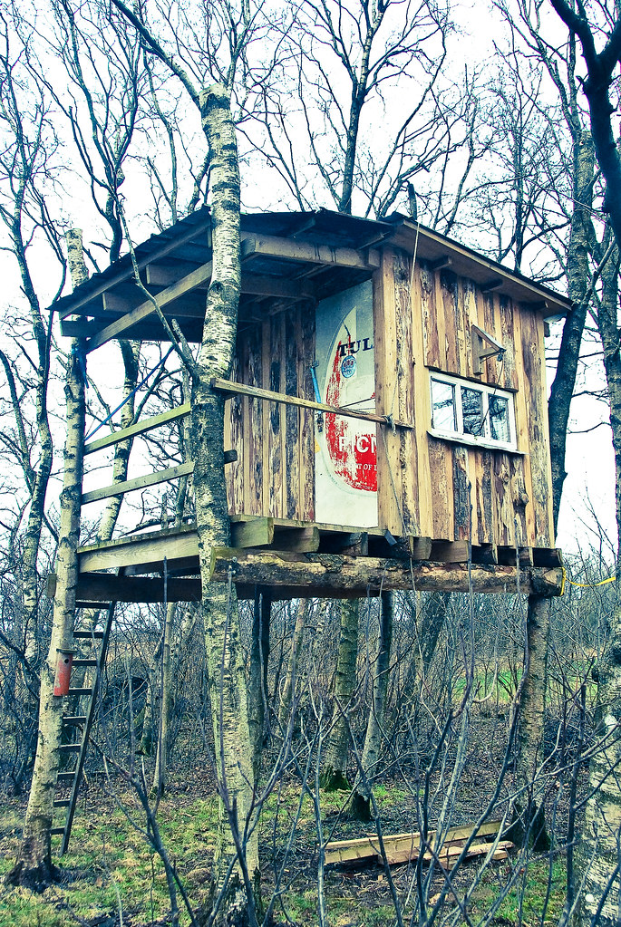 DIY treehouse made from reclaimed materials