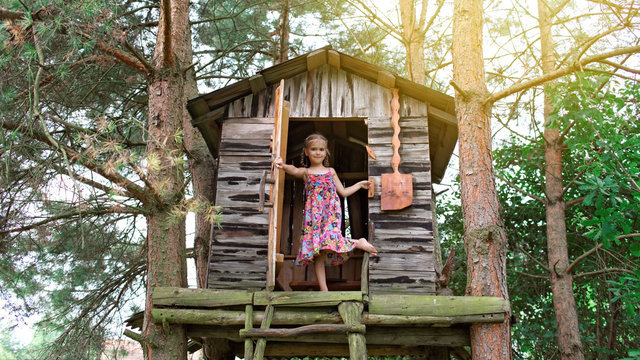 Small cottage treehouse for kids