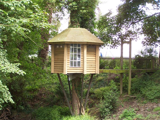 Cabin treehouse with bridge