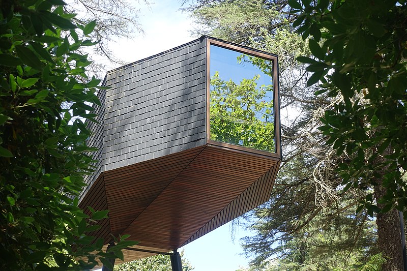Modern "floating" treehouse with glass/mirror window