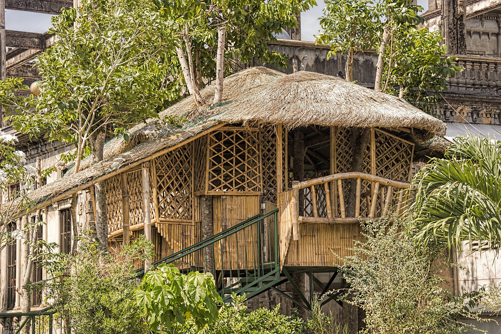Home-like "bahay kubo" treehouse