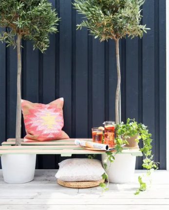Modern pallet bench with planters
