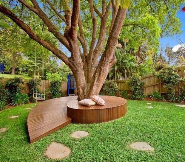 Tree bench with modern design