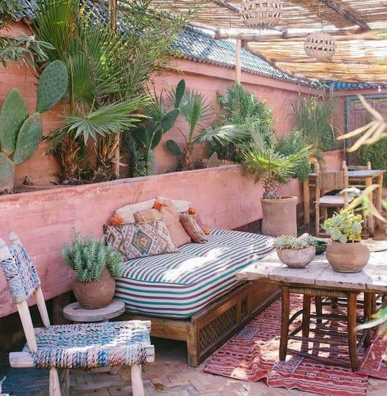 Rooftop chic oasis with “relaxed” aesthetic