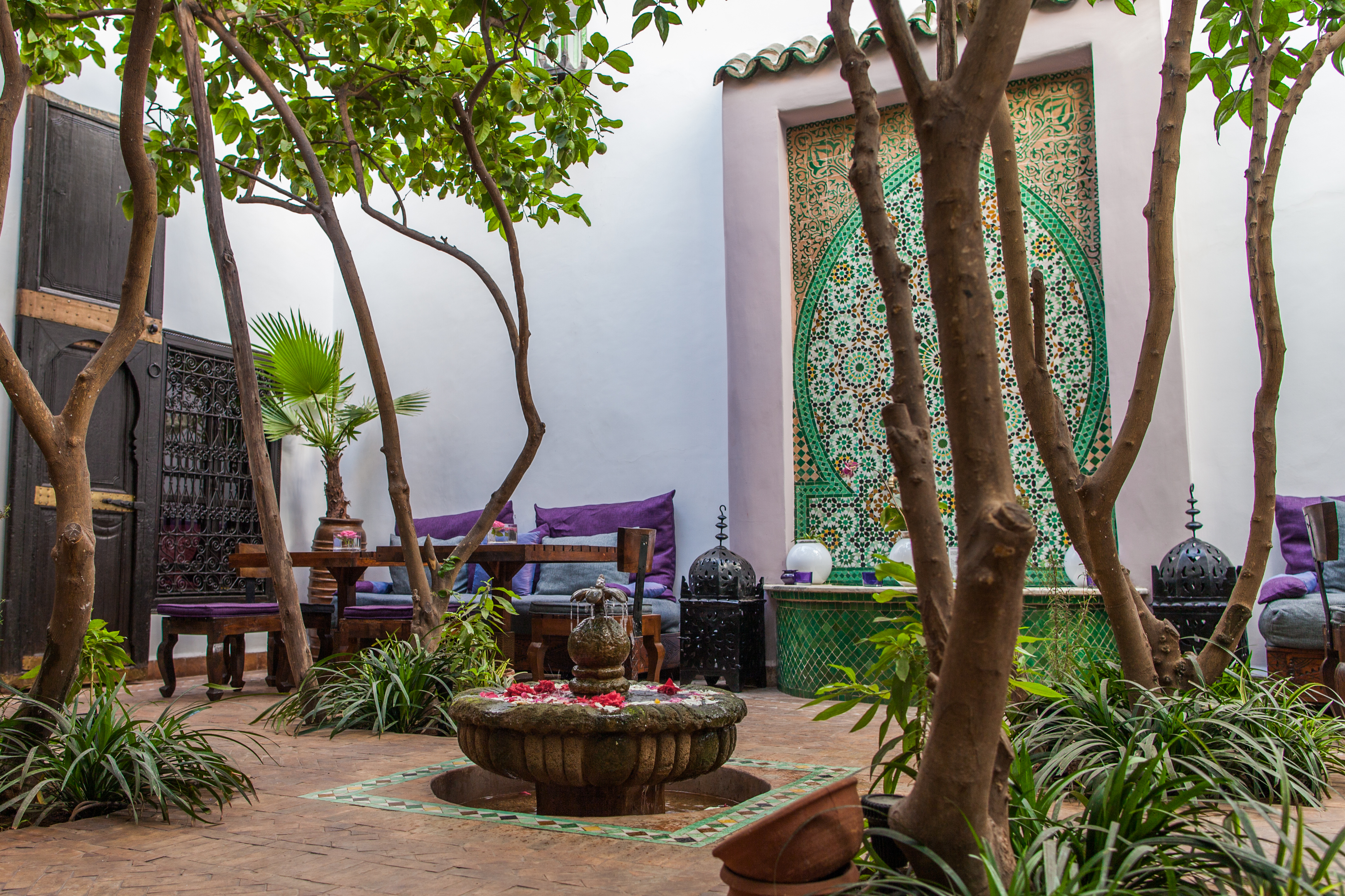 Colourful Moroccan garden with a wall fountain