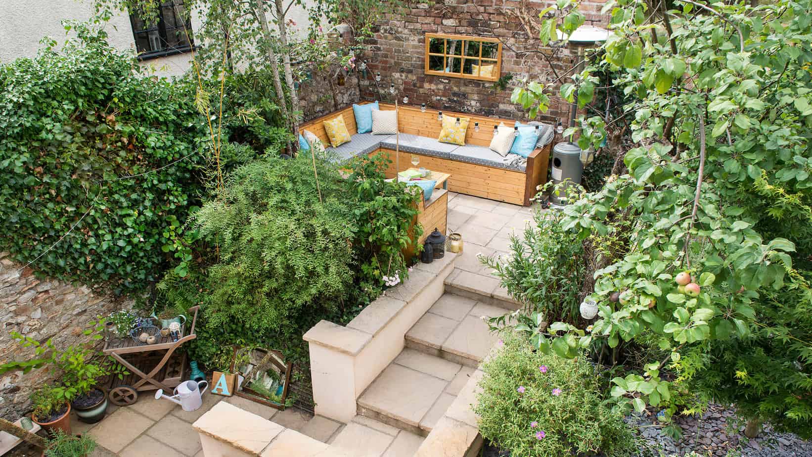 Multi-levelled secret garden hideaway