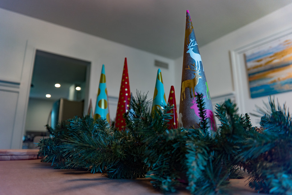 DIY paper Christmas trees as table decors