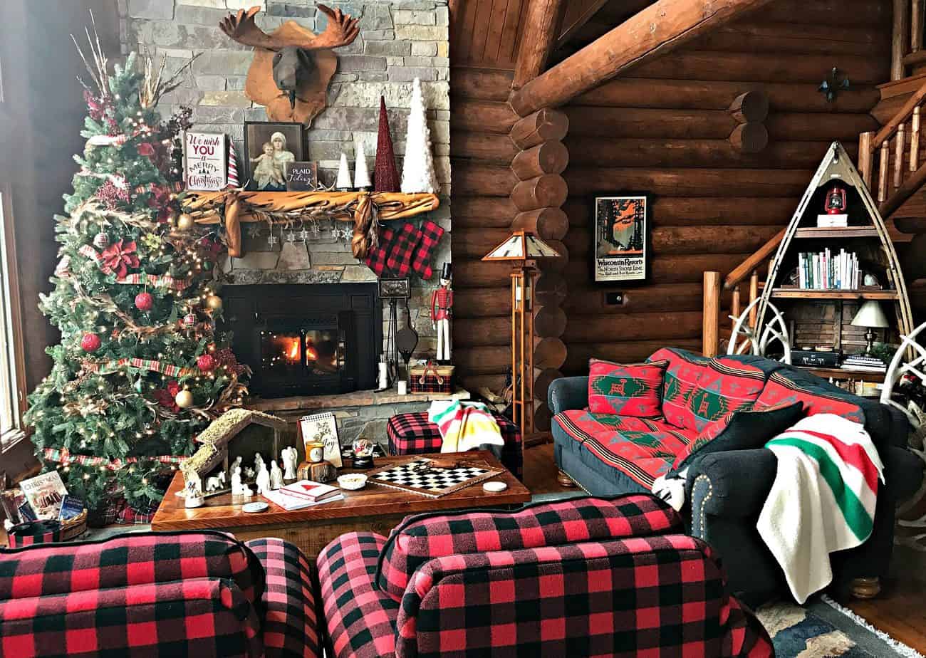 Log cabin Christmas decor with checkered pattern