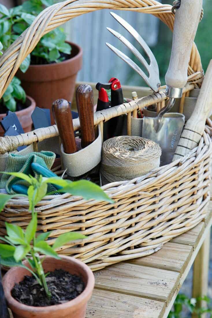 Garden basket for keeping tools organised